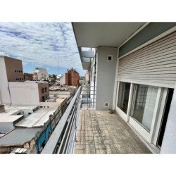 VENTA DEPARTAMENTO 2 DORM BALCON CENTRO