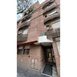 VENTA DEPARTAMENTO 3 DORMITORIOS Y PATIO ALBERDI