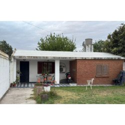 VENTA CASA 3 DORM ALTAMIRA PATIO ASADOR