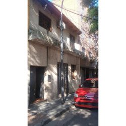 VENTA CASA MAS 2 DEPARTAMENTOS BARRIO ALBERDI