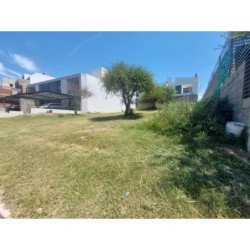 Lote en Costas de Manantiales Apto Cuatro Unidades