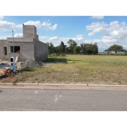 REMAX VENDE LOTE APTO DUPLEX CUESTAS DE MANANTIALE