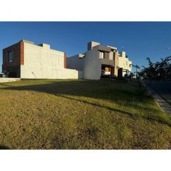 VENTA LOTE LOMAS DE MANANTIALES 287 M2 APTO DUPLEX