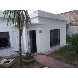 Venta casa 3 dor con patio barrio Matienzo