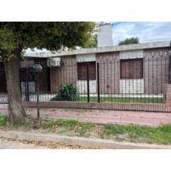 VENTA CASA 3 DORMITORIOS PARQUE REPUBLICA