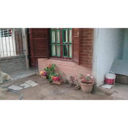 VENTA CASA DOS DORMITORIOS EN BARRIO LAS FLORES