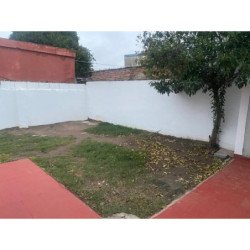 SE VENDE CASA 2 DORMITORIOS BARRIO LA FRANCE