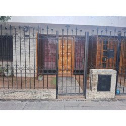 VENTA CASA EN FERROVIARIO MITRE ESCRITURA 4 DORM