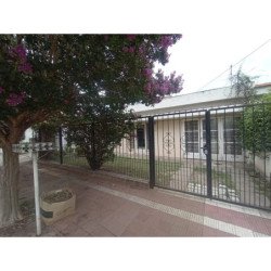 CASA EN VENTA + DPTO, 3 DORMITORIOS, B MATIENZO