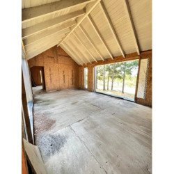 VENTA DE CAMPO 1Ha. CASA A TERMINAR EN ATHOS PAMPA