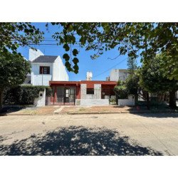 VENTA CASA EN P. BAJA Y DPTO ALTOS DE VELEZ SARSFI