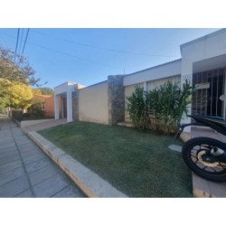 VENTA CASA 4 DORMITORIOS BARRIO ROSEDAL.