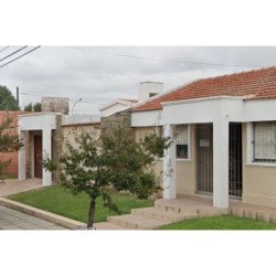 VENTA CASA 4 DORMITORIOS BARRIO ROSEDAL.
