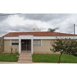 VENTA CASA 4 DORMITORIOS BARRIO ROSEDAL.