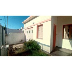 VENTA DOS CASAS EN BARRIO ALTAMIRA