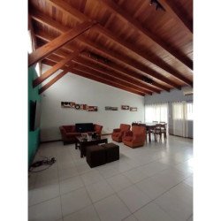 CASA DOS PLANTAS EN BARRIO TALLERES