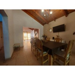 VENTA CASA 3 DORM B° PARQUE CAPITAL C/PILETA