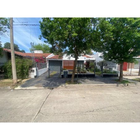 VENTA CASA ZONA CERRO 3 DORM PILETA