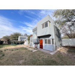 VENTA DUPLEX EN VILLA ALLENDE TRES DORMITORIOS