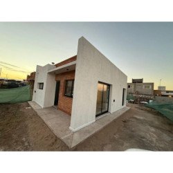 VENTA CASA DOCTA 3 DORMITORIOS EN POZO