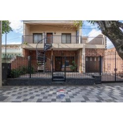 VENTA CASA 3 DORMITORIOS Y DEPTO ALTA CORDOBA