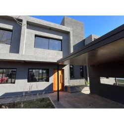 VENTA DUPLEX LA CALANDRIA 3 DORMITORIOS PATIO
