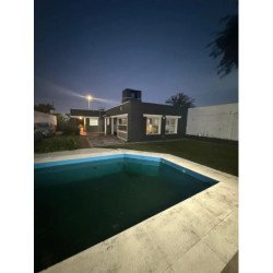 VENTA CASA VILLA BELGRANO 3 DORM CON PILETA
