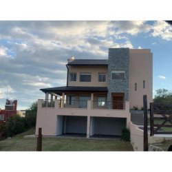 VENTA CASA TIERRA ALTA 3 DORM 3 BAÑOS PILETA