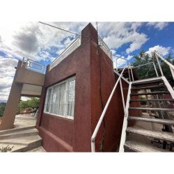 VENTA CASA 3 DORM CARLOS PAZ CON DOS DPTOS 2 DORM