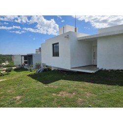 VENTA CASA DE 2 DORMITORIOS EN CARLOS PAZ