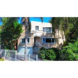 VENTA CASA CARLOS PAZ 3 DORM CON DEPTO PILETA