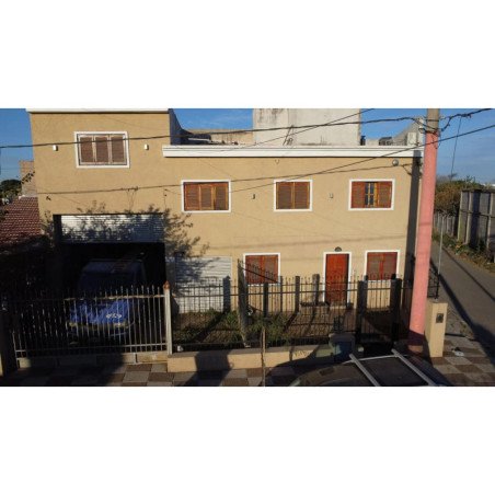 VENTA DUPLEX PARQUE LICEO 2 DORM CON GALPON