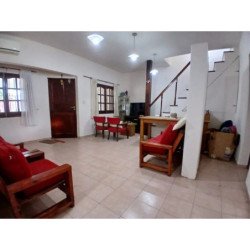 VENTA CASA POLICIAL MERCANTIL 4 DORM PATIO