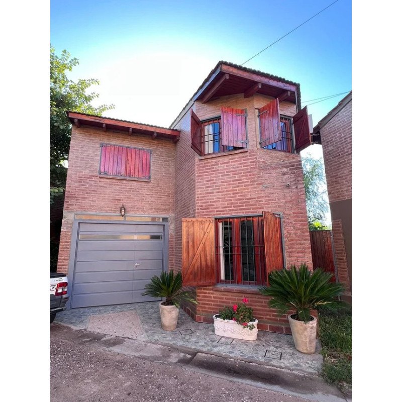 VENTA DUPLEX 3 DORM EN HOUSING CERRADO ZONA JOCKEY