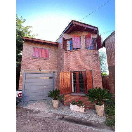 VENTA DUPLEX 3 DORM EN HOUSING CERRADO ZONA JOCKEY