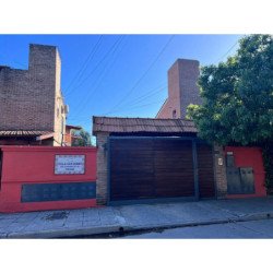 VENTA DUPLEX 3 DORM EN HOUSING CERRADO ZONA JOCKEY