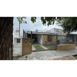 VENTA CASA 3 DORMITORIOS CON COCHERA MARCOS SASTRE