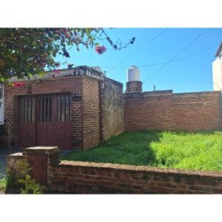 Venta casa en barrio Poeta Lugones