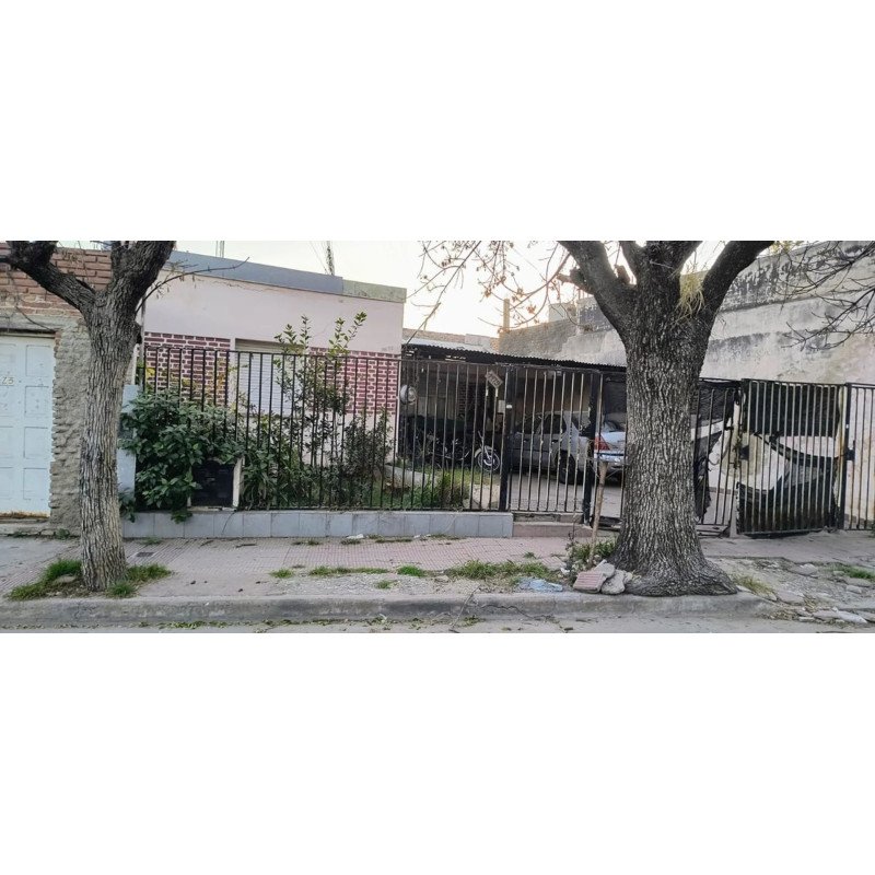 VENTA CASA 3 DORMITORIOS BARRIO PUEYRREDON