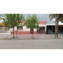 SE VENDE CASA 2 DORMITORIOS EN VILLA AZALAIS