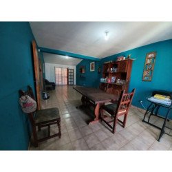 Venta Gran Local mas departamento Jose I. Diaz