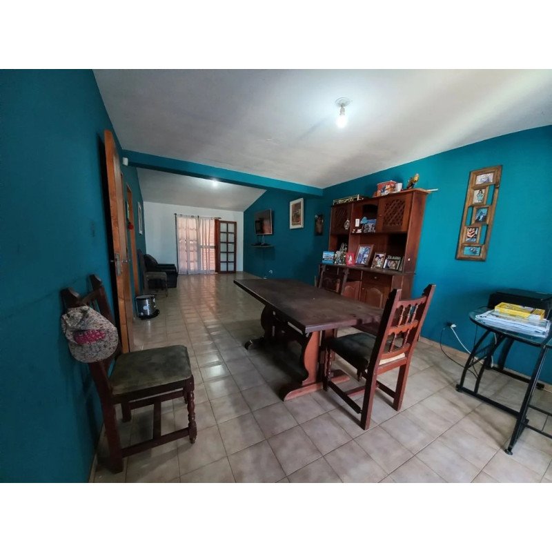 Venta Gran Local mas departamento Jose I. Diaz