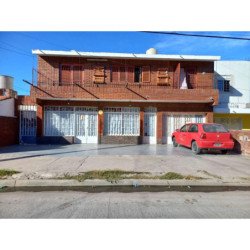Venta Gran Local mas departamento Jose I. Diaz