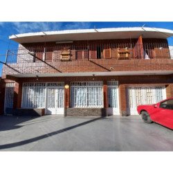 Venta Gran Local mas departamento Jose I. Diaz