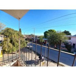 Venta Gran Local mas departamento Jose I. Diaz