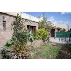 Casa 4 dor a refaccionar en Alejandro Centeno