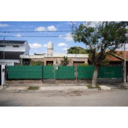 Casa 4 dor a refaccionar en Alejandro Centeno