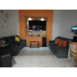 SE VENDE CASA 3 DORMITORIOS - APTO BANCOR -