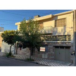 VENTA CASA 3 DORM TALLERES OESTE CON DEPTO 3 DORM