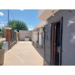 SE VENDE CASA MAS 4 LOCALES COMERCIALES